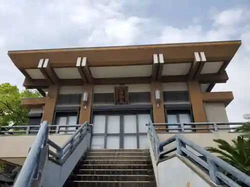 遠照山 光明寺（尼崎大仏）の本殿・本堂