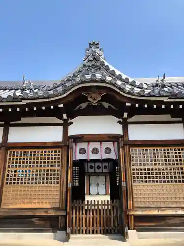 泉井上神社の本殿