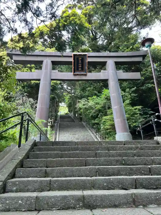 伊豆山神社の{uncategorized: "未分類", other: "その他", undefined: "問題あり", building: "その他建物", grave: "お墓", sacred_gate: "鳥居", guardian: "狛犬", statue: "像", buddha: "仏像", history: "歴史", nature: "自然", garden: "庭園", animal: "動物", pagoda: "塔", temizu: "手水舎", mountain_gate: "山門・神門", sanctuary: "本殿・本堂", subordinate: "末社・摂社", art: "芸術", scenery: "景色", jizo: "地蔵", ema: "絵馬", goshuin: "御朱印", omikuji: "おみくじ", items: "授与品その他", amulet: "お守り", goshuincho: "御朱印帳", eats: "食事", festival: "お祭り", votive_dance: "神楽", shichigosan: "七五三参", wedding: "結婚式", experience: "体験その他", initially: "初詣", around: "周辺", anti_infection: "感染症対策"}