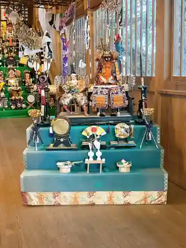 堤治神社の{uncategorized: "未分類", other: "その他", undefined: "問題あり", building: "その他建物", grave: "お墓", sacred_gate: "鳥居", guardian: "狛犬", statue: "像", buddha: "仏像", history: "歴史", nature: "自然", garden: "庭園", animal: "動物", pagoda: "塔", temizu: "手水舎", mountain_gate: "山門・神門", sanctuary: "本殿・本堂", subordinate: "末社・摂社", art: "芸術", scenery: "景色", jizo: "地蔵", ema: "絵馬", goshuin: "御朱印", omikuji: "おみくじ", items: "授与品その他", amulet: "お守り", goshuincho: "御朱印帳", eats: "食事", festival: "お祭り", votive_dance: "神楽", shichigosan: "七五三参", wedding: "結婚式", experience: "体験その他", initially: "初詣", around: "周辺", anti_infection: "感染症対策"}