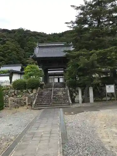 医光寺の山門