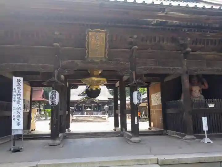 妻沼聖天山歓喜院の山門・神門