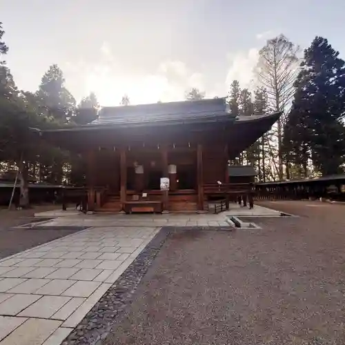 上杉神社の本殿・本堂