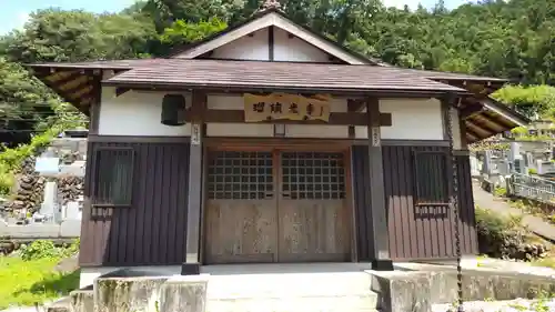 瑠璃光寺の本殿