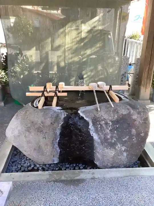 御嶽神社茅萱宮の手水舎