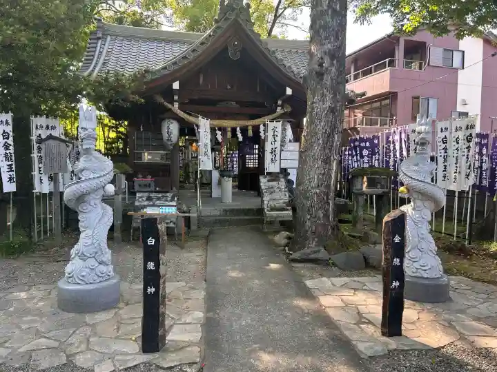 白金龍王社の{uncategorized: "未分類", other: "その他", undefined: "問題あり", building: "その他建物", grave: "お墓", sacred_gate: "鳥居", guardian: "狛犬", statue: "像", buddha: "仏像", history: "歴史", nature: "自然", garden: "庭園", animal: "動物", pagoda: "塔", temizu: "手水舎", mountain_gate: "山門・神門", sanctuary: "本殿・本堂", subordinate: "末社・摂社", art: "芸術", scenery: "景色", jizo: "地蔵", ema: "絵馬", goshuin: "御朱印", omikuji: "おみくじ", items: "授与品その他", amulet: "お守り", goshuincho: "御朱印帳", eats: "食事", festival: "お祭り", votive_dance: "神楽", shichigosan: "七五三参", wedding: "結婚式", experience: "体験その他", initially: "初詣", around: "周辺", anti_infection: "感染症対策"}