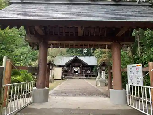 神明社の山門