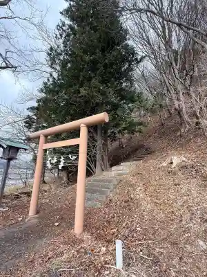 熊野神社の{uncategorized: "未分類", other: "その他", undefined: "問題あり", building: "その他建物", grave: "お墓", sacred_gate: "鳥居", guardian: "狛犬", statue: "像", buddha: "仏像", history: "歴史", nature: "自然", garden: "庭園", animal: "動物", pagoda: "塔", temizu: "手水舎", mountain_gate: "山門・神門", sanctuary: "本殿・本堂", subordinate: "末社・摂社", art: "芸術", scenery: "景色", jizo: "地蔵", ema: "絵馬", goshuin: "御朱印", omikuji: "おみくじ", items: "授与品その他", amulet: "お守り", goshuincho: "御朱印帳", eats: "食事", festival: "お祭り", votive_dance: "神楽", shichigosan: "七五三参", wedding: "結婚式", experience: "体験その他", initially: "初詣", around: "周辺", anti_infection: "感染症対策"}