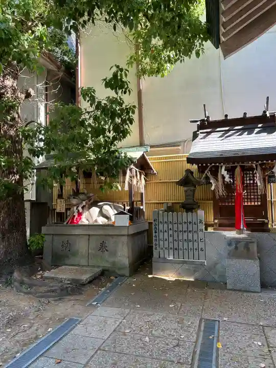 綱敷天神社の{uncategorized: "未分類", other: "その他", undefined: "問題あり", building: "その他建物", grave: "お墓", sacred_gate: "鳥居", guardian: "狛犬", statue: "像", buddha: "仏像", history: "歴史", nature: "自然", garden: "庭園", animal: "動物", pagoda: "塔", temizu: "手水舎", mountain_gate: "山門・神門", sanctuary: "本殿・本堂", subordinate: "末社・摂社", art: "芸術", scenery: "景色", jizo: "地蔵", ema: "絵馬", goshuin: "御朱印", omikuji: "おみくじ", items: "授与品その他", amulet: "お守り", goshuincho: "御朱印帳", eats: "食事", festival: "お祭り", votive_dance: "神楽", shichigosan: "七五三参", wedding: "結婚式", experience: "体験その他", initially: "初詣", around: "周辺", anti_infection: "感染症対策"}
