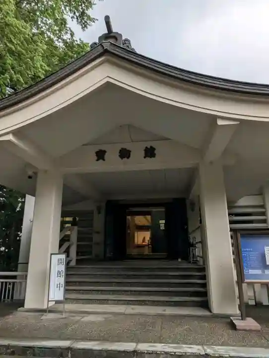 白山比咩神社の{uncategorized: "未分類", other: "その他", undefined: "問題あり", building: "その他建物", grave: "お墓", sacred_gate: "鳥居", guardian: "狛犬", statue: "像", buddha: "仏像", history: "歴史", nature: "自然", garden: "庭園", animal: "動物", pagoda: "塔", temizu: "手水舎", mountain_gate: "山門・神門", sanctuary: "本殿・本堂", subordinate: "末社・摂社", art: "芸術", scenery: "景色", jizo: "地蔵", ema: "絵馬", goshuin: "御朱印", omikuji: "おみくじ", items: "授与品その他", amulet: "お守り", goshuincho: "御朱印帳", eats: "食事", festival: "お祭り", votive_dance: "神楽", shichigosan: "七五三参", wedding: "結婚式", experience: "体験その他", initially: "初詣", around: "周辺", anti_infection: "感染症対策"}