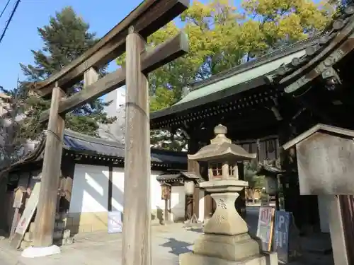 白峯神宮の鳥居