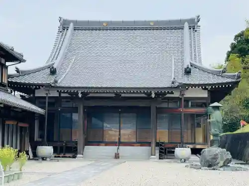 正覚寺の{uncategorized: "未分類", other: "その他", undefined: "問題あり", building: "その他建物", grave: "お墓", sacred_gate: "鳥居", guardian: "狛犬", statue: "像", buddha: "仏像", history: "歴史", nature: "自然", garden: "庭園", animal: "動物", pagoda: "塔", temizu: "手水舎", mountain_gate: "山門・神門", sanctuary: "本殿・本堂", subordinate: "末社・摂社", art: "芸術", scenery: "景色", jizo: "地蔵", ema: "絵馬", goshuin: "御朱印", omikuji: "おみくじ", items: "授与品その他", amulet: "お守り", goshuincho: "御朱印帳", eats: "食事", festival: "お祭り", votive_dance: "神楽", shichigosan: "七五三参", wedding: "結婚式", experience: "体験その他", initially: "初詣", around: "周辺", anti_infection: "感染症対策"}