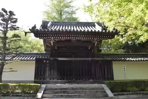 西教寺の山門・神門