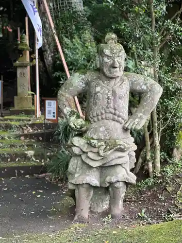 霧島岑神社の像