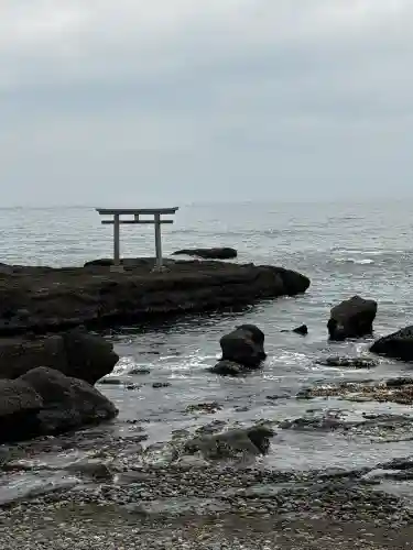 大洗磯前神社の{uncategorized: "未分類", other: "その他", undefined: "問題あり", building: "その他建物", grave: "お墓", sacred_gate: "鳥居", guardian: "狛犬", statue: "像", buddha: "仏像", history: "歴史", nature: "自然", garden: "庭園", animal: "動物", pagoda: "塔", temizu: "手水舎", mountain_gate: "山門・神門", sanctuary: "本殿・本堂", subordinate: "末社・摂社", art: "芸術", scenery: "景色", jizo: "地蔵", ema: "絵馬", goshuin: "御朱印", omikuji: "おみくじ", items: "授与品その他", amulet: "お守り", goshuincho: "御朱印帳", eats: "食事", festival: "お祭り", votive_dance: "神楽", shichigosan: "七五三参", wedding: "結婚式", experience: "体験その他", initially: "初詣", around: "周辺", anti_infection: "感染症対策"}