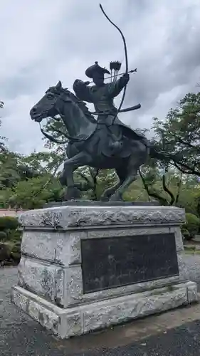 富士山本宮浅間大社の像