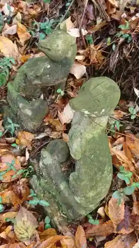 菅東山出世稲荷神社の狛犬