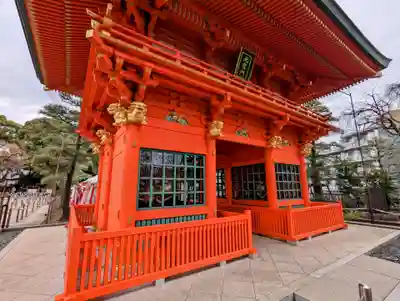 穴八幡宮の山門・神門
