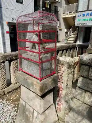 二ツ谷稲荷神社の{uncategorized: "未分類", other: "その他", undefined: "問題あり", building: "その他建物", grave: "お墓", sacred_gate: "鳥居", guardian: "狛犬", statue: "像", buddha: "仏像", history: "歴史", nature: "自然", garden: "庭園", animal: "動物", pagoda: "塔", temizu: "手水舎", mountain_gate: "山門・神門", sanctuary: "本殿・本堂", subordinate: "末社・摂社", art: "芸術", scenery: "景色", jizo: "地蔵", ema: "絵馬", goshuin: "御朱印", omikuji: "おみくじ", items: "授与品その他", amulet: "お守り", goshuincho: "御朱印帳", eats: "食事", festival: "お祭り", votive_dance: "神楽", shichigosan: "七五三参", wedding: "結婚式", experience: "体験その他", initially: "初詣", around: "周辺", anti_infection: "感染症対策"}