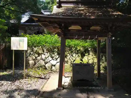 阿伎留神社の手水舎