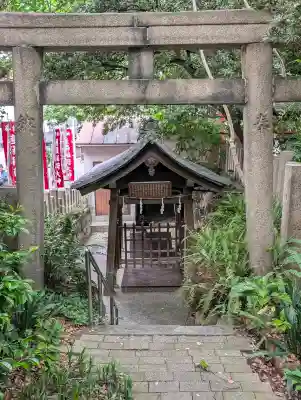産湯稲荷神社の{uncategorized: "未分類", other: "その他", undefined: "問題あり", building: "その他建物", grave: "お墓", sacred_gate: "鳥居", guardian: "狛犬", statue: "像", buddha: "仏像", history: "歴史", nature: "自然", garden: "庭園", animal: "動物", pagoda: "塔", temizu: "手水舎", mountain_gate: "山門・神門", sanctuary: "本殿・本堂", subordinate: "末社・摂社", art: "芸術", scenery: "景色", jizo: "地蔵", ema: "絵馬", goshuin: "御朱印", omikuji: "おみくじ", items: "授与品その他", amulet: "お守り", goshuincho: "御朱印帳", eats: "食事", festival: "お祭り", votive_dance: "神楽", shichigosan: "七五三参", wedding: "結婚式", experience: "体験その他", initially: "初詣", around: "周辺", anti_infection: "感染症対策"}