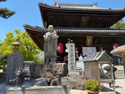 善通寺の{uncategorized: "未分類", other: "その他", undefined: "問題あり", building: "その他建物", grave: "お墓", sacred_gate: "鳥居", guardian: "狛犬", statue: "像", buddha: "仏像", history: "歴史", nature: "自然", garden: "庭園", animal: "動物", pagoda: "塔", temizu: "手水舎", mountain_gate: "山門・神門", sanctuary: "本殿・本堂", subordinate: "末社・摂社", art: "芸術", scenery: "景色", jizo: "地蔵", ema: "絵馬", goshuin: "御朱印", omikuji: "おみくじ", items: "授与品その他", amulet: "お守り", goshuincho: "御朱印帳", eats: "食事", festival: "お祭り", votive_dance: "神楽", shichigosan: "七五三参", wedding: "結婚式", experience: "体験その他", initially: "初詣", around: "周辺", anti_infection: "感染症対策"}