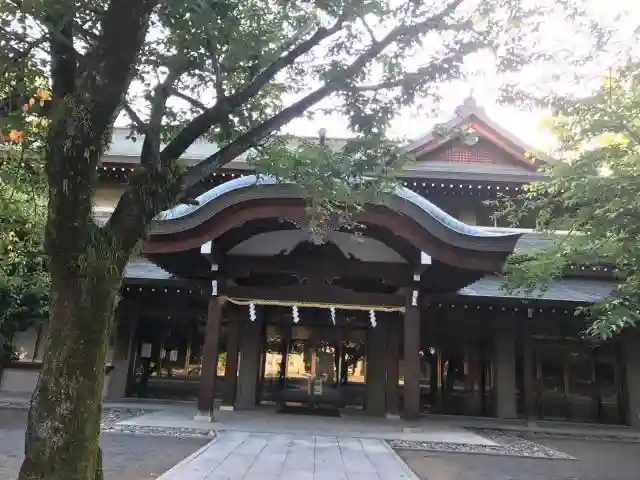 樹脂でできたお城にあるような柱 大林組、熊本城天守閣に制振ダンパー 住友ゴム製12基採用 | 建設・住宅