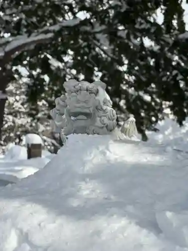新琴似神社の{uncategorized: "未分類", other: "その他", undefined: "問題あり", building: "その他建物", grave: "お墓", sacred_gate: "鳥居", guardian: "狛犬", statue: "像", buddha: "仏像", history: "歴史", nature: "自然", garden: "庭園", animal: "動物", pagoda: "塔", temizu: "手水舎", mountain_gate: "山門・神門", sanctuary: "本殿・本堂", subordinate: "末社・摂社", art: "芸術", scenery: "景色", jizo: "地蔵", ema: "絵馬", goshuin: "御朱印", omikuji: "おみくじ", items: "授与品その他", amulet: "お守り", goshuincho: "御朱印帳", eats: "食事", festival: "お祭り", votive_dance: "神楽", shichigosan: "七五三参", wedding: "結婚式", experience: "体験その他", initially: "初詣", around: "周辺", anti_infection: "感染症対策"}