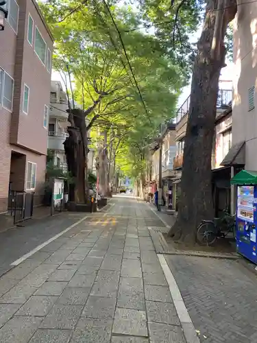 鬼子母神堂　(法明寺）の周辺