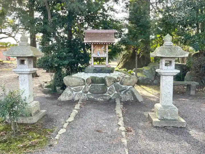 祠 (かやの森)(滋賀県)