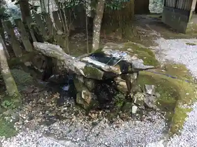 二上神社の手水舎