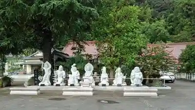 蓮華院寳生寺の像