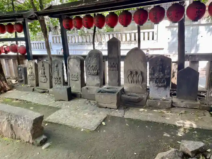 豊栄稲荷神社の{uncategorized: "未分類", other: "その他", undefined: "問題あり", building: "その他建物", grave: "お墓", sacred_gate: "鳥居", guardian: "狛犬", statue: "像", buddha: "仏像", history: "歴史", nature: "自然", garden: "庭園", animal: "動物", pagoda: "塔", temizu: "手水舎", mountain_gate: "山門・神門", sanctuary: "本殿・本堂", subordinate: "末社・摂社", art: "芸術", scenery: "景色", jizo: "地蔵", ema: "絵馬", goshuin: "御朱印", omikuji: "おみくじ", items: "授与品その他", amulet: "お守り", goshuincho: "御朱印帳", eats: "食事", festival: "お祭り", votive_dance: "神楽", shichigosan: "七五三参", wedding: "結婚式", experience: "体験その他", initially: "初詣", around: "周辺", anti_infection: "感染症対策"}