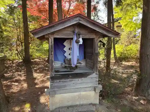 神明社の{uncategorized: "未分類", other: "その他", undefined: "問題あり", building: "その他建物", grave: "お墓", sacred_gate: "鳥居", guardian: "狛犬", statue: "像", buddha: "仏像", history: "歴史", nature: "自然", garden: "庭園", animal: "動物", pagoda: "塔", temizu: "手水舎", mountain_gate: "山門・神門", sanctuary: "本殿・本堂", subordinate: "末社・摂社", art: "芸術", scenery: "景色", jizo: "地蔵", ema: "絵馬", goshuin: "御朱印", omikuji: "おみくじ", items: "授与品その他", amulet: "お守り", goshuincho: "御朱印帳", eats: "食事", festival: "お祭り", votive_dance: "神楽", shichigosan: "七五三参", wedding: "結婚式", experience: "体験その他", initially: "初詣", around: "周辺", anti_infection: "感染症対策"}