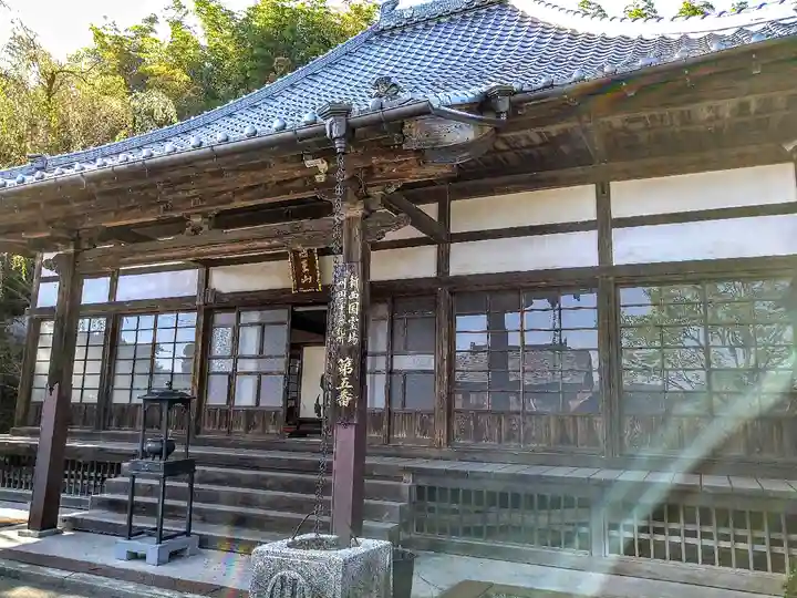 威徳寺の本殿・本堂