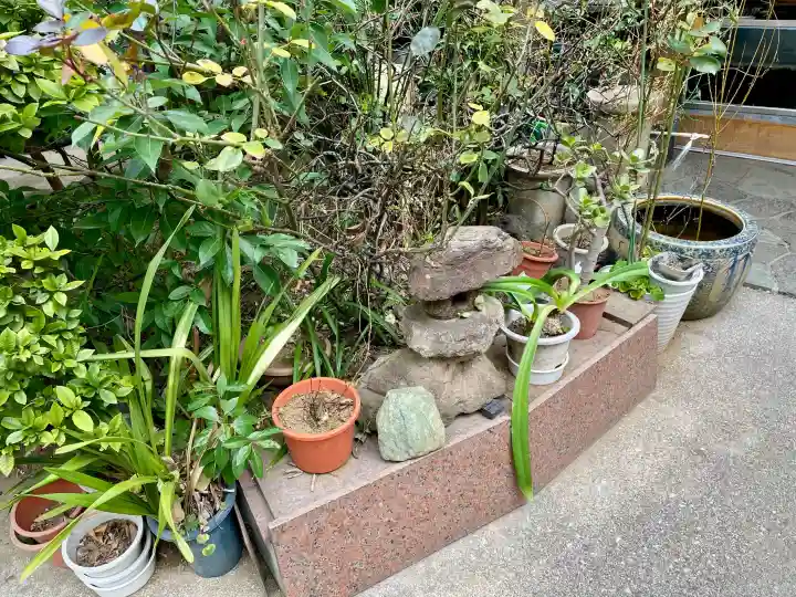 感応寺の{uncategorized: "未分類", other: "その他", undefined: "問題あり", building: "その他建物", grave: "お墓", sacred_gate: "鳥居", guardian: "狛犬", statue: "像", buddha: "仏像", history: "歴史", nature: "自然", garden: "庭園", animal: "動物", pagoda: "塔", temizu: "手水舎", mountain_gate: "山門・神門", sanctuary: "本殿・本堂", subordinate: "末社・摂社", art: "芸術", scenery: "景色", jizo: "地蔵", ema: "絵馬", goshuin: "御朱印", omikuji: "おみくじ", items: "授与品その他", amulet: "お守り", goshuincho: "御朱印帳", eats: "食事", festival: "お祭り", votive_dance: "神楽", shichigosan: "七五三参", wedding: "結婚式", experience: "体験その他", initially: "初詣", around: "周辺", anti_infection: "感染症対策"}