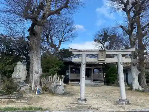 岸河神社の{uncategorized: "未分類", other: "その他", undefined: "問題あり", building: "その他建物", grave: "お墓", sacred_gate: "鳥居", guardian: "狛犬", statue: "像", buddha: "仏像", history: "歴史", nature: "自然", garden: "庭園", animal: "動物", pagoda: "塔", temizu: "手水舎", mountain_gate: "山門・神門", sanctuary: "本殿・本堂", subordinate: "末社・摂社", art: "芸術", scenery: "景色", jizo: "地蔵", ema: "絵馬", goshuin: "御朱印", omikuji: "おみくじ", items: "授与品その他", amulet: "お守り", goshuincho: "御朱印帳", eats: "食事", festival: "お祭り", votive_dance: "神楽", shichigosan: "七五三参", wedding: "結婚式", experience: "体験その他", initially: "初詣", around: "周辺", anti_infection: "感染症対策"}