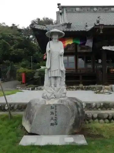 埼玉厄除け開運大師・龍泉寺（切り絵御朱印発祥の寺）の像