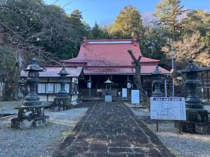 岩舟山高勝寺の本殿・本堂