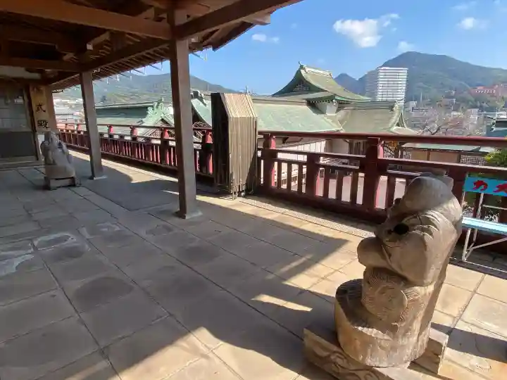 鎮西大社諏訪神社の{uncategorized: "未分類", other: "その他", undefined: "問題あり", building: "その他建物", grave: "お墓", sacred_gate: "鳥居", guardian: "狛犬", statue: "像", buddha: "仏像", history: "歴史", nature: "自然", garden: "庭園", animal: "動物", pagoda: "塔", temizu: "手水舎", mountain_gate: "山門・神門", sanctuary: "本殿・本堂", subordinate: "末社・摂社", art: "芸術", scenery: "景色", jizo: "地蔵", ema: "絵馬", goshuin: "御朱印", omikuji: "おみくじ", items: "授与品その他", amulet: "お守り", goshuincho: "御朱印帳", eats: "食事", festival: "お祭り", votive_dance: "神楽", shichigosan: "七五三参", wedding: "結婚式", experience: "体験その他", initially: "初詣", around: "周辺", anti_infection: "感染症対策"}