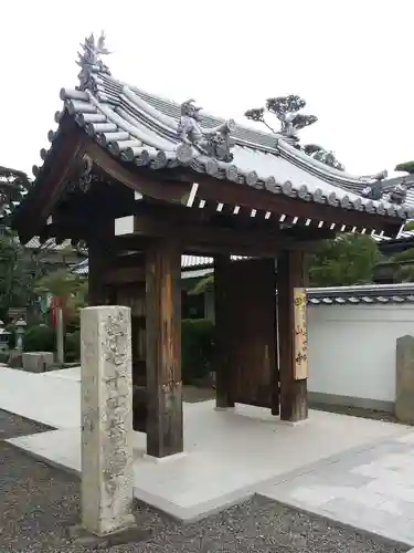 甲山寺の山門