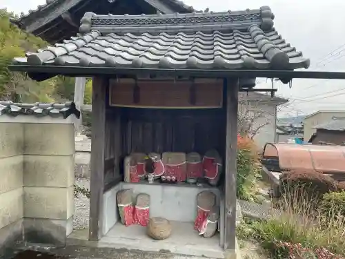 法泉寺の{uncategorized: "未分類", other: "その他", undefined: "問題あり", building: "その他建物", grave: "お墓", sacred_gate: "鳥居", guardian: "狛犬", statue: "像", buddha: "仏像", history: "歴史", nature: "自然", garden: "庭園", animal: "動物", pagoda: "塔", temizu: "手水舎", mountain_gate: "山門・神門", sanctuary: "本殿・本堂", subordinate: "末社・摂社", art: "芸術", scenery: "景色", jizo: "地蔵", ema: "絵馬", goshuin: "御朱印", omikuji: "おみくじ", items: "授与品その他", amulet: "お守り", goshuincho: "御朱印帳", eats: "食事", festival: "お祭り", votive_dance: "神楽", shichigosan: "七五三参", wedding: "結婚式", experience: "体験その他", initially: "初詣", around: "周辺", anti_infection: "感染症対策"}