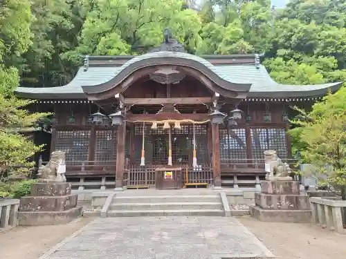垂水神社の{uncategorized: "未分類", other: "その他", undefined: "問題あり", building: "その他建物", grave: "お墓", sacred_gate: "鳥居", guardian: "狛犬", statue: "像", buddha: "仏像", history: "歴史", nature: "自然", garden: "庭園", animal: "動物", pagoda: "塔", temizu: "手水舎", mountain_gate: "山門・神門", sanctuary: "本殿・本堂", subordinate: "末社・摂社", art: "芸術", scenery: "景色", jizo: "地蔵", ema: "絵馬", goshuin: "御朱印", omikuji: "おみくじ", items: "授与品その他", amulet: "お守り", goshuincho: "御朱印帳", eats: "食事", festival: "お祭り", votive_dance: "神楽", shichigosan: "七五三参", wedding: "結婚式", experience: "体験その他", initially: "初詣", around: "周辺", anti_infection: "感染症対策"}