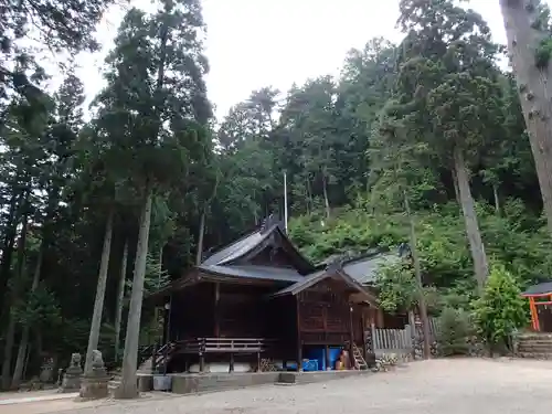 阿多由太神社の本殿