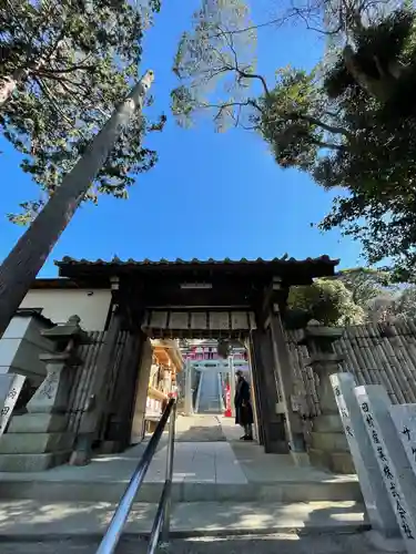 須賀神社の山門