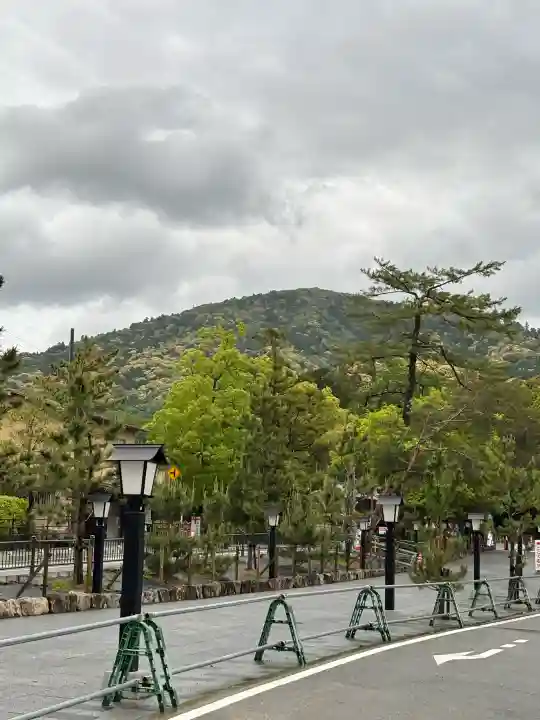 大神神社の{uncategorized: "未分類", other: "その他", undefined: "問題あり", building: "その他建物", grave: "お墓", sacred_gate: "鳥居", guardian: "狛犬", statue: "像", buddha: "仏像", history: "歴史", nature: "自然", garden: "庭園", animal: "動物", pagoda: "塔", temizu: "手水舎", mountain_gate: "山門・神門", sanctuary: "本殿・本堂", subordinate: "末社・摂社", art: "芸術", scenery: "景色", jizo: "地蔵", ema: "絵馬", goshuin: "御朱印", omikuji: "おみくじ", items: "授与品その他", amulet: "お守り", goshuincho: "御朱印帳", eats: "食事", festival: "お祭り", votive_dance: "神楽", shichigosan: "七五三参", wedding: "結婚式", experience: "体験その他", initially: "初詣", around: "周辺", anti_infection: "感染症対策"}