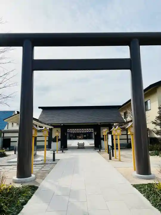 千葉縣護國神社の{uncategorized: "未分類", other: "その他", undefined: "問題あり", building: "その他建物", grave: "お墓", sacred_gate: "鳥居", guardian: "狛犬", statue: "像", buddha: "仏像", history: "歴史", nature: "自然", garden: "庭園", animal: "動物", pagoda: "塔", temizu: "手水舎", mountain_gate: "山門・神門", sanctuary: "本殿・本堂", subordinate: "末社・摂社", art: "芸術", scenery: "景色", jizo: "地蔵", ema: "絵馬", goshuin: "御朱印", omikuji: "おみくじ", items: "授与品その他", amulet: "お守り", goshuincho: "御朱印帳", eats: "食事", festival: "お祭り", votive_dance: "神楽", shichigosan: "七五三参", wedding: "結婚式", experience: "体験その他", initially: "初詣", around: "周辺", anti_infection: "感染症対策"}