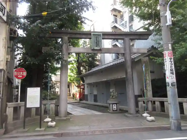 銀杏岡八幡神社の鳥居