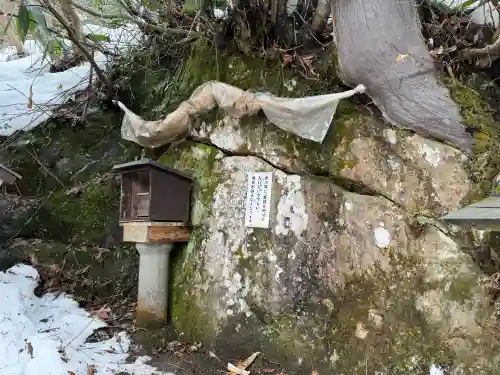弁財天白龍王大権現の{uncategorized: "未分類", other: "その他", undefined: "問題あり", building: "その他建物", grave: "お墓", sacred_gate: "鳥居", guardian: "狛犬", statue: "像", buddha: "仏像", history: "歴史", nature: "自然", garden: "庭園", animal: "動物", pagoda: "塔", temizu: "手水舎", mountain_gate: "山門・神門", sanctuary: "本殿・本堂", subordinate: "末社・摂社", art: "芸術", scenery: "景色", jizo: "地蔵", ema: "絵馬", goshuin: "御朱印", omikuji: "おみくじ", items: "授与品その他", amulet: "お守り", goshuincho: "御朱印帳", eats: "食事", festival: "お祭り", votive_dance: "神楽", shichigosan: "七五三参", wedding: "結婚式", experience: "体験その他", initially: "初詣", around: "周辺", anti_infection: "感染症対策"}