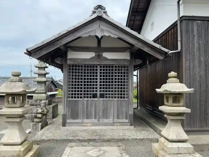 地安寺の{uncategorized: "未分類", other: "その他", undefined: "問題あり", building: "その他建物", grave: "お墓", sacred_gate: "鳥居", guardian: "狛犬", statue: "像", buddha: "仏像", history: "歴史", nature: "自然", garden: "庭園", animal: "動物", pagoda: "塔", temizu: "手水舎", mountain_gate: "山門・神門", sanctuary: "本殿・本堂", subordinate: "末社・摂社", art: "芸術", scenery: "景色", jizo: "地蔵", ema: "絵馬", goshuin: "御朱印", omikuji: "おみくじ", items: "授与品その他", amulet: "お守り", goshuincho: "御朱印帳", eats: "食事", festival: "お祭り", votive_dance: "神楽", shichigosan: "七五三参", wedding: "結婚式", experience: "体験その他", initially: "初詣", around: "周辺", anti_infection: "感染症対策"}